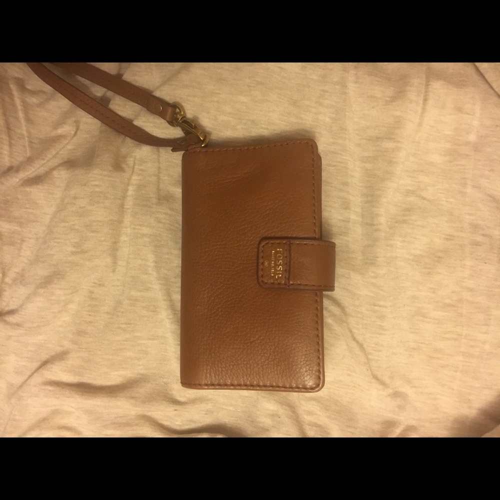 Fossil phone wristlet